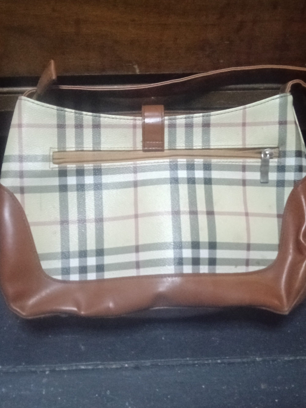 Burberry Beige Plaid Shoulder Bag with Brown Trim - Picture 3 of 6